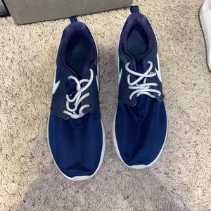 Nike roshe navy blue womens size 9 or youth size 7